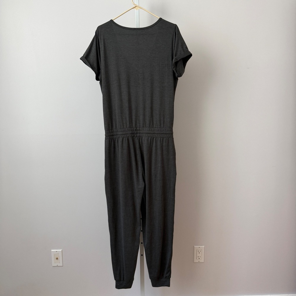 Vuori sz L  Lux‎ Jumpsuit Grey V-Neck Short Sleeve Athleisure Quitet Luxury - Picture 6 of 6